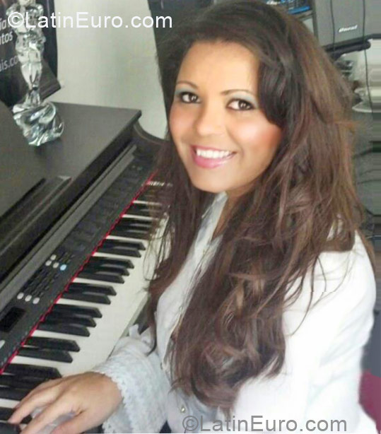 Date this young Brazil girl MEM from Curitiba BR6678