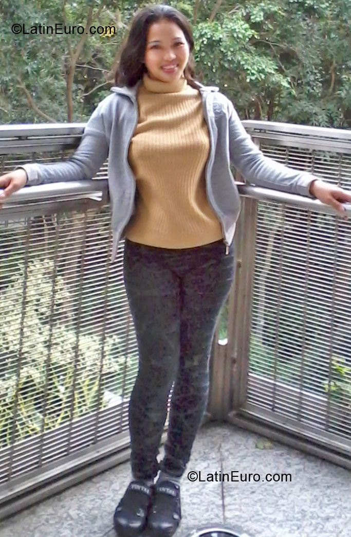 Date this sensual Hong Kong girl Desie from Hong Kong HK3