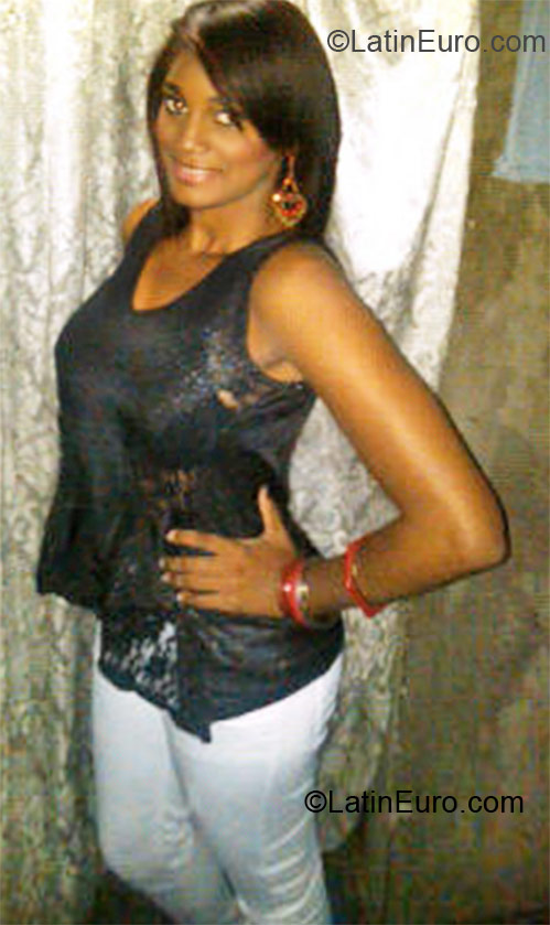 Date this attractive Dominican Republic girl Claritza smith from Santiago DO21680