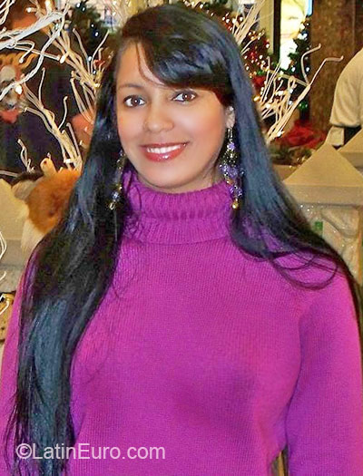 Date this good-looking Brazil girl Tinalinda from Salvador BR6710