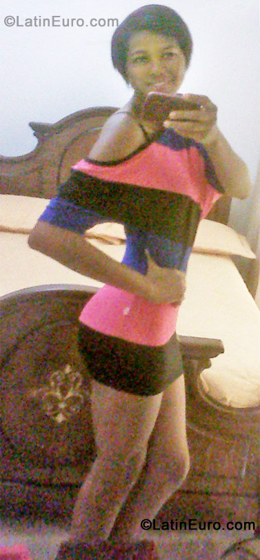 Date this cute Colombia girl Miryan from Cartagena CO10804