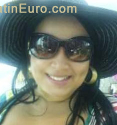 Date this good-looking Brazil girl Vanessa from Salvador BR6712