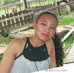 happy Colombia girl Nelys from Cartagena CO10540