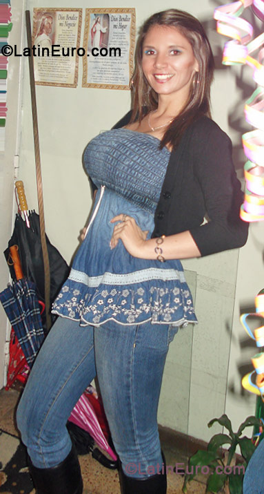 Date this foxy Colombia girl Natalia from Bogota CO10549