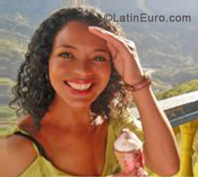 Date this attractive Colombia girl Martha from Bogota CO10553
