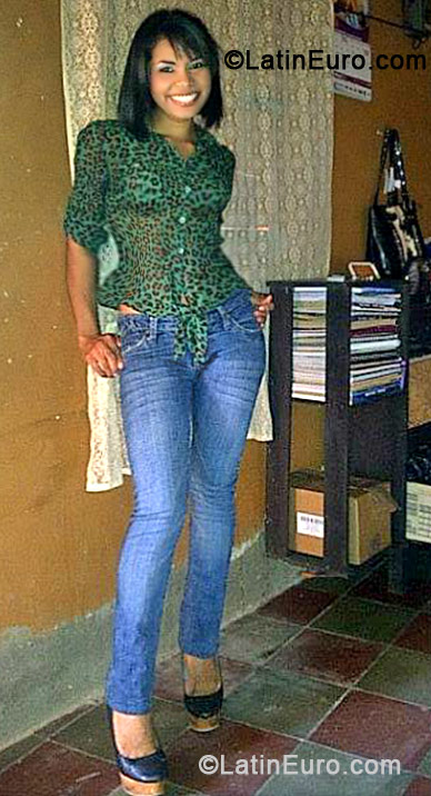 Date this charming Honduras girl Jessika from Tegucigalpa HN678