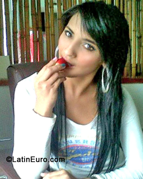 Date this lovely Colombia girl Leisi from Barranquilla CO10580
