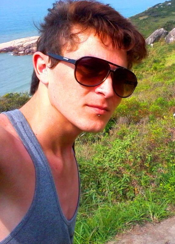 Date this hot Brazil man Petters from Florianópolis BR6733