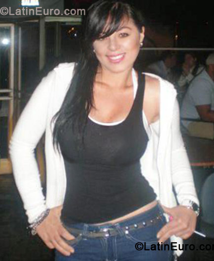 Date this happy Colombia girl Tatiu from Villavicencio CO10589