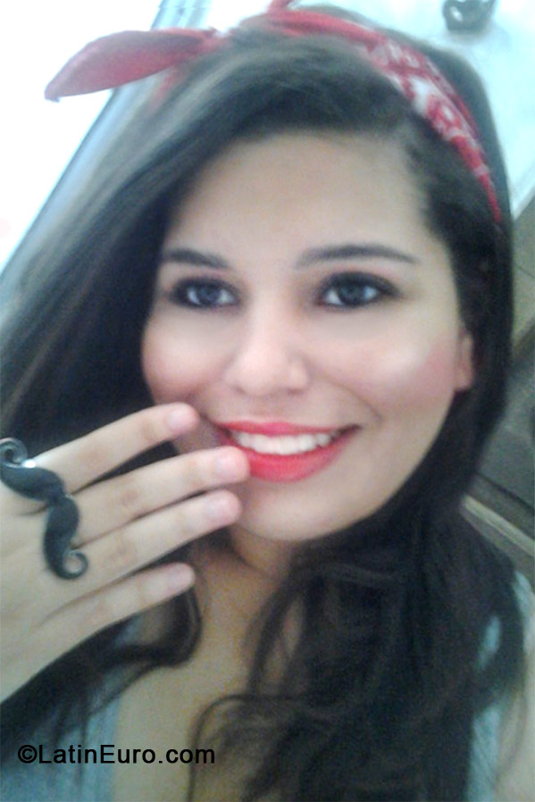 Date this voluptuous Brazil girl Najla from Praia Grande BR6746