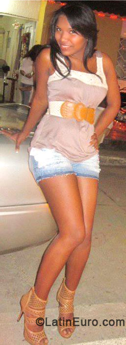 Date this charming Colombia girl Paola from Cartagena CO10591