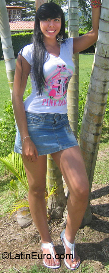 Date this hot Colombia girl Cristina from Cali CO10623