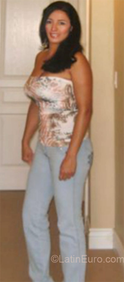 Date this voluptuous Canada girl Mary from Vancouver CA514