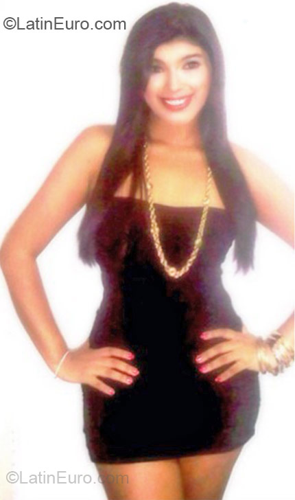 Date this nice looking Colombia girl Laura from Barranquilla CO10643