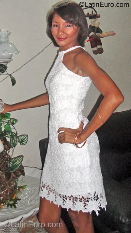Date this gorgeous Colombia girl Yereni from Cartagena CO10649
