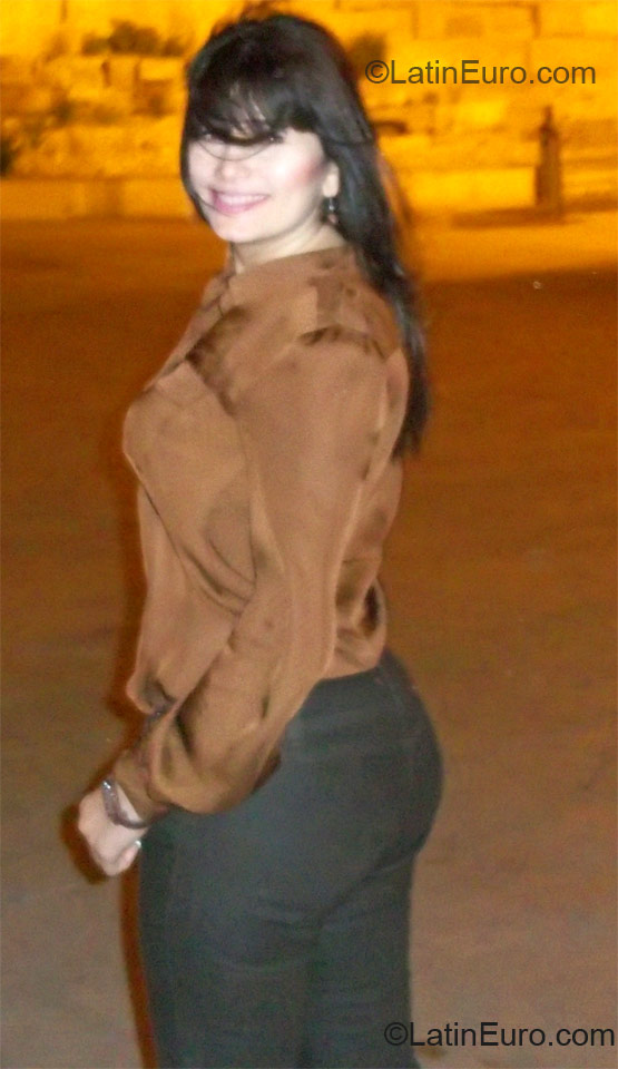 Date this lovely Colombia girl Patricia from Cartagena CO10723