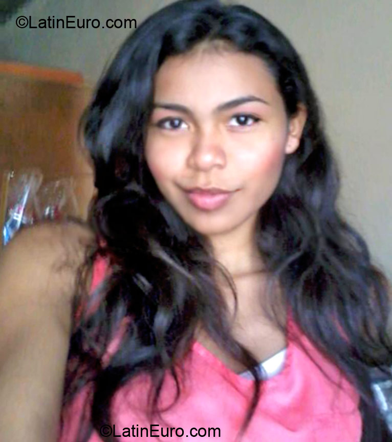 Date this young Colombia girl Samy from Barranquilla CO10675