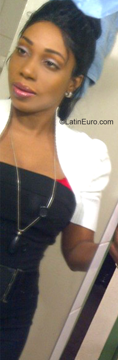 Date this good-looking Jamaica girl Core from Kingston JM562