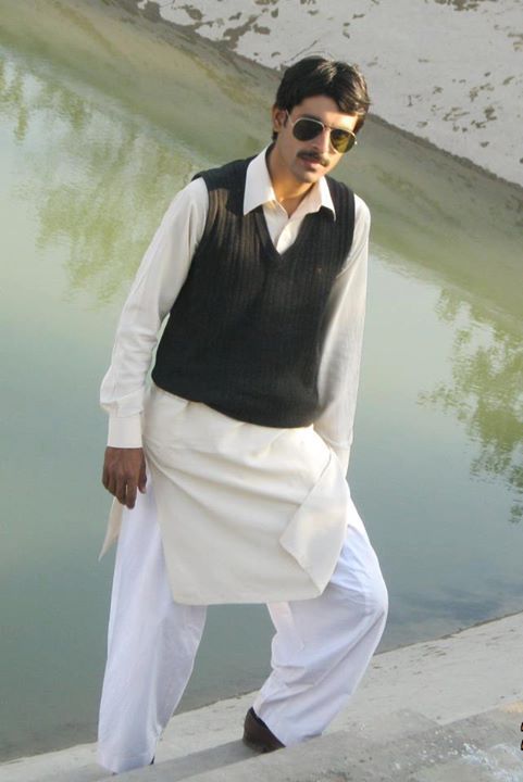 Date this good-looking Pakistan man Shzi from Jauharabad PK48