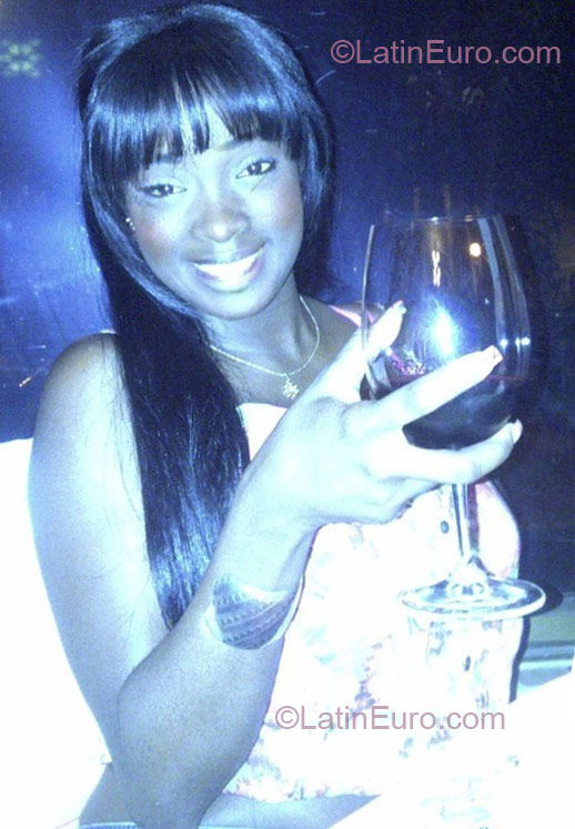 Date this delightful Colombia girl Yanni from Cali CO11629