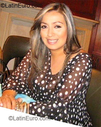 Date this beautiful Colombia girl Lorena from Bogota CO10785