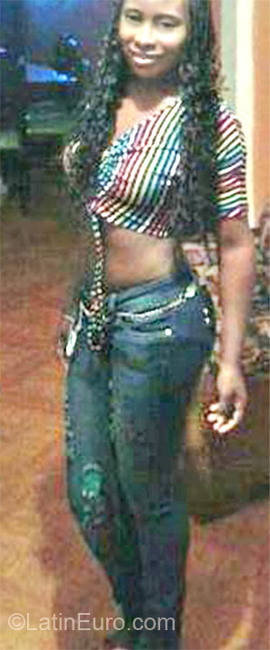 Date this foxy Colombia girl Monik from Cali CO10808