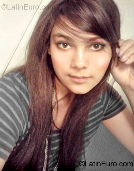 Date this attractive Colombia girl AngelaV3 from Barranquilla CO10853