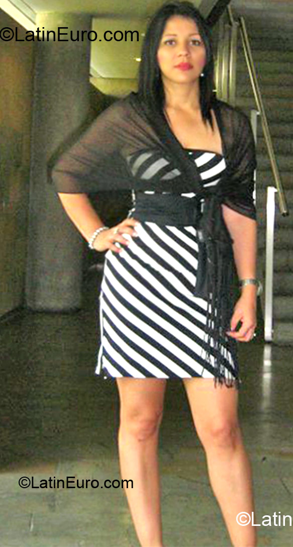 Date this gorgeous Colombia girl Paola from Medellin CO10885