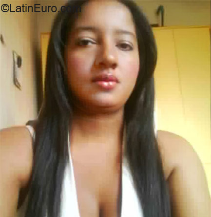Date this stunning Brazil girl Flavia from Araraquara BR6971