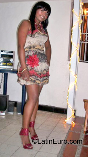 Date this happy Colombia girl Dilma from Cartagena CO10903