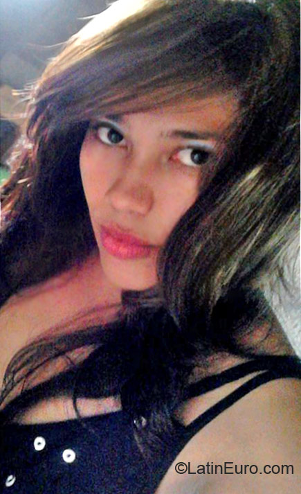 Date this cute Colombia girl Natasha gomes from Cartagena CO10972
