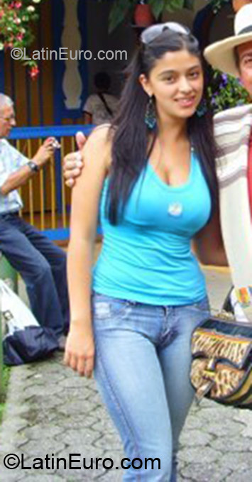 Date this good-looking Colombia girl Lisa from Manizales CO11049