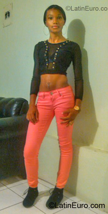 Date this foxy Jamaica girl Theresa from Montego Bay JM677
