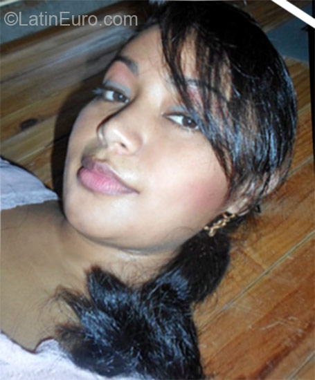 Date this fun Honduras girl Ivethe from Roatan HN731