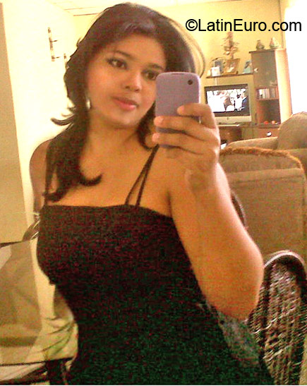 Date this happy Honduras girl Aura celeste from Tegucigalpa HN732