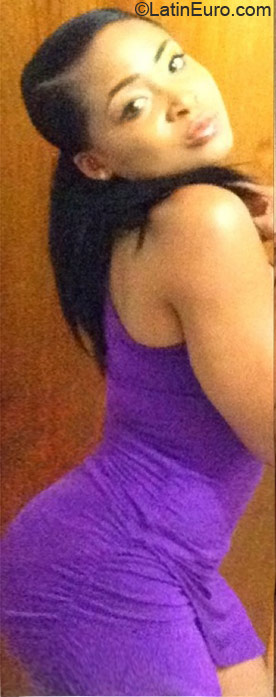 Date this nice looking Jamaica girl Shelly from Kingston JM1080