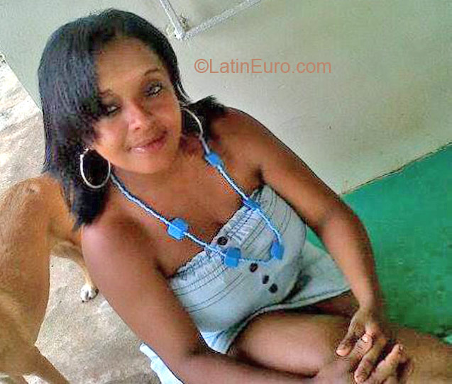 Date this sultry Colombia girl Xiomara from Cali CO11268
