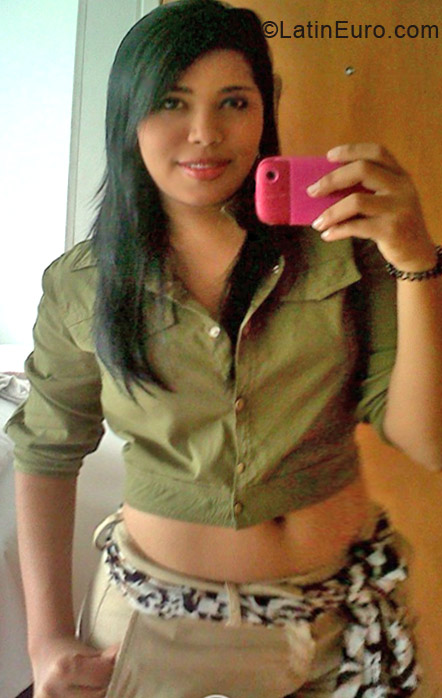 Date this voluptuous Colombia girl Paola from Cartagena CO11573