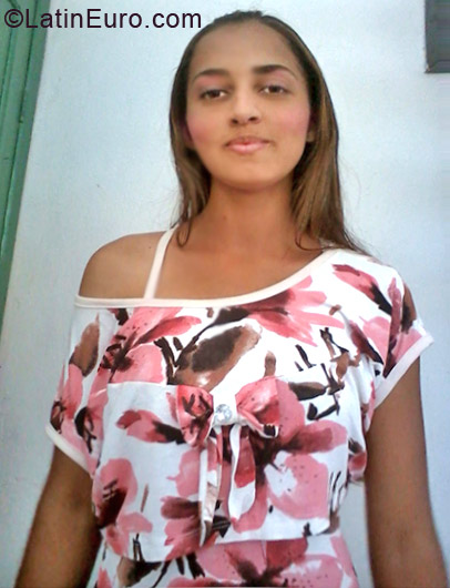 Date this sensual Brazil girl Nurriel from Salvador BR7140