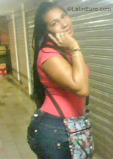 Date this sensual Colombia girl Violeta from Cali CO11491