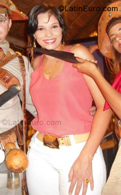 Date this voluptuous Brazil girl Isa from Bahia BR7195