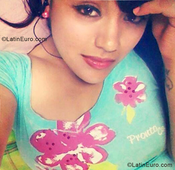 Date this pretty Colombia girl Sofia from Bogota CO11542
