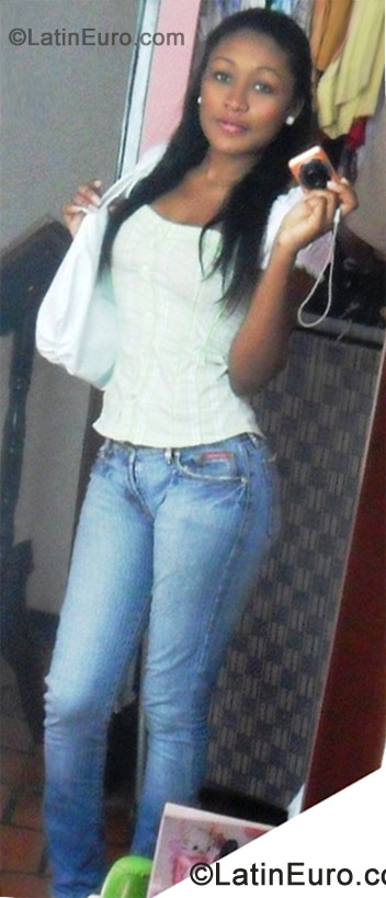Date this young Colombia girl Katherin from Cali CO11576
