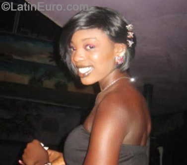 Date this stunning Jamaica girl Jodian from Red Hills JM874