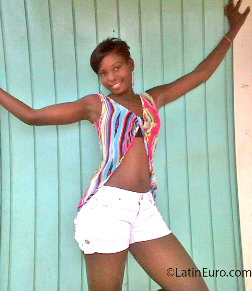 Date this charming Jamaica girl Nicky24 from Manchester JM935