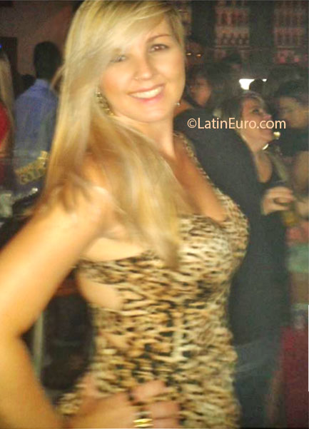 Date this hard body Brazil girl Pamella from Feira De Santana BR7407