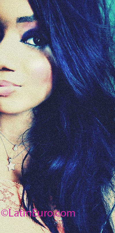 Date this attractive Brazil girl Camila from Salvador BR7408