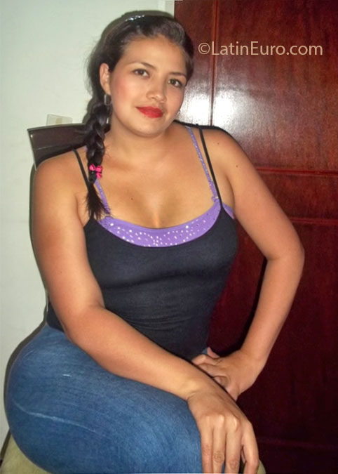 Date this lovely Colombia girl Manuela from Armenia CO11979