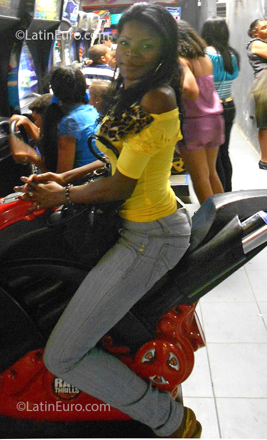 Date this athletic Dominican Republic girl Yani from Santo Domingo DO25587