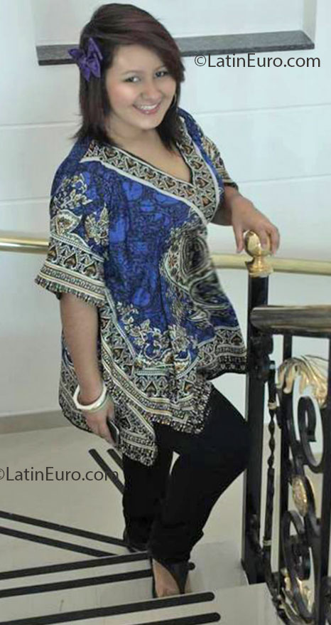 Date this hard body Colombia girl Xilena from Bogota CO12020